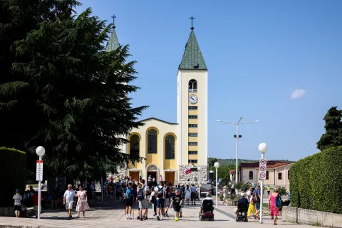 24.06.2023 Medjugorje, Bosna i Hercegovina - Hodocasnici iz cijeloga svijeta pristizu u Medjugorje kako bi nazocili 42. godisnjici Gospinog ukazanja. Photo: Denis Kapetanovic/PIXSELL