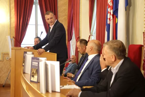 Osijek, 19. 09. 2024., Županijska 4, Velika vijećnica, predstavljanje knjige, promocija knjige, Svjedok jednog vremena, Mato Lukić - županSNIMIO BRUNO JOBST