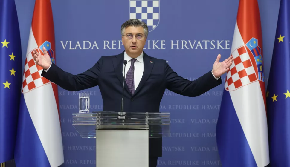 Konferencija Plenkovića na temu najnovijeg izvješća agencije Standard & Poor'sZagreb, 14.09.2024. - Predsjednik Vlade Andrej Plenković održao je konferenciju za medije na temu najnovijeg izvješća agencije za dodjelu kreditnog rejtinga Standard & Poor's. Na fotografiji Andrej Plenković. foto HINA/ Damir SENČAR/ dsfoto Damir Senčar