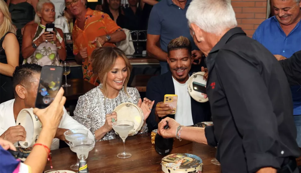 epa10796703 A handout photo made available by the Capri Press shows US actress Jennifer Lopez (C), flanked by some friends, dances and sings in the famous Taverna Anema e Core, during her vacation in Capri, Italy, 12 August 2023. EPA/CAPRI PRESS HANDOUT HANDOUT EDITORIAL USE ONLY/NO SALES