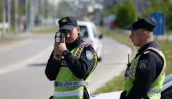 snimio Davor KIBEL, Osijek, 21.04.2016. Gacka ulica, policija kontrolira brzinu vonje, kontrola brzine, brzina, vonja, patrola na cesti, organizirana akcija kontrole, ograničenje, brza vonja