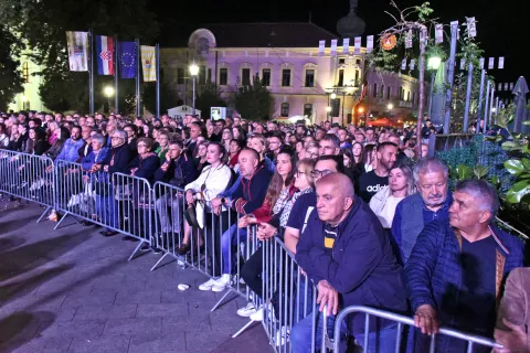 slavonija...Vinkovci...20.09.2024.59. Vinkovačke jeseni; Trg bana Josipa Šokčevića; program otvorenja 59. Vinkovačkih jeseni; Predsjednik Hrvatskoga sabora Gordan Jandroković otvorio 59. Vinkovačke jeseni;foto Gordan Panić