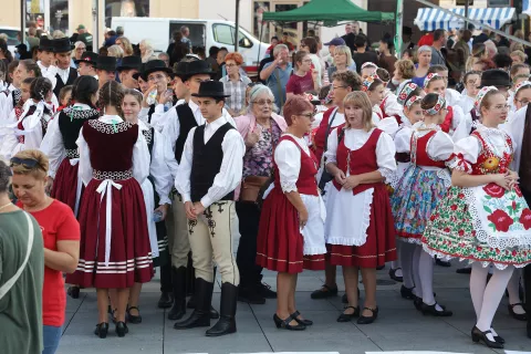 Osijek, 21. 09. 2024., Trg A. Starčevića, Dan Mađara, gastronomija, nošnje, mimohod, KUD-oviSNIMIO BRUNO JOBST