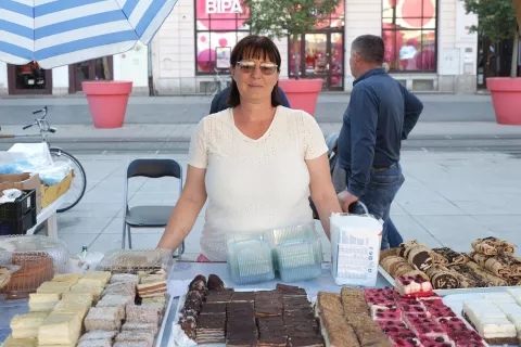 Osijek, 21. 09. 2024., Trg A. Starčevića, Dan Mađara, gastronomija, nošnje, mimohod, KUD-ovi, Ilonka PeterSNIMIO BRUNO JOBST