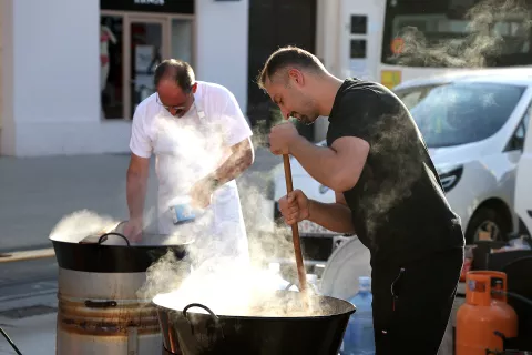 Osijek, 21. 09. 2024., Trg A. Starčevića, Dan Mađara, gastronomija, nošnje, mimohod, KUD-oviSNIMIO BRUNO JOBST