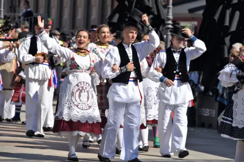 slavonija...Vinkovci...22.09.2024.59. Vinkovačke jeseni; svečani mimohod 70-tak KUD-ova, 30 zaprega i 60 konjanika;foto Gordan Panić