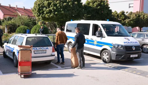 23.09.2024., Otok - Policija i USKOK tijekom pretresa kuce Josipa Sarica, gradonacelnika Otoka Photo: Davor Javorovic/PIXSELL