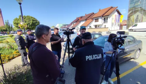 Otok, Policija nakon verbalnog napada Otočana na novinare