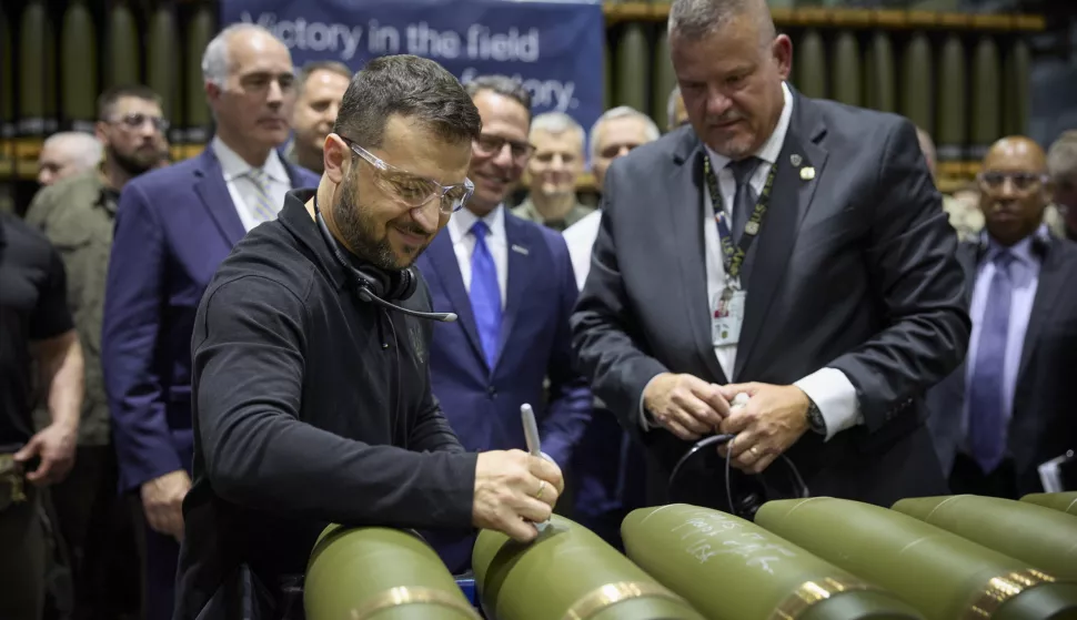 epa11621047 A handout photo made available by the Ukrainian Presidential Press Service shows Ukraine's President Volodymyr Zelensky (L) visiting the Scranton Army Ammunition Plant (SCAAP) in Scranton, Pennsylvania, USA, 23 September 2024. The Ukrainian president arrived in the USA on 22 September 2024, where he is expected to meet with top officials and present his plan aimed at ending the war with Russia. EPA/UKRAINIAN PRESIDENTIAL PRESS SERVICE HANDOUT -- MANDATORY CREDIT: UKRAINIAN PRESIDENTIAL PRESS SERVICE -- HANDOUT EDITORIAL USE ONLY/NO SALES