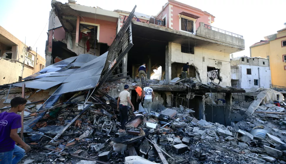 epa11621883 Lebanese people search for their belongings in a damaged building after Israeli strikes on South Lebanon on 23 September, in the village of Al Aqbieh near Sidon, South Lebanon, 24 September 2024. Thousands of people fled southern Lebanon after an evacuation warning by the Israeli army, which on 23 September announced that it had launched 'extensive' airstrikes on Hezbollah targets in the country. According to Lebanon's Ministry of Health, at least 492 people have been killed and more than 1,645 have been injured following continued airstrikes on southern Lebanese towns and villages. EPA/STR