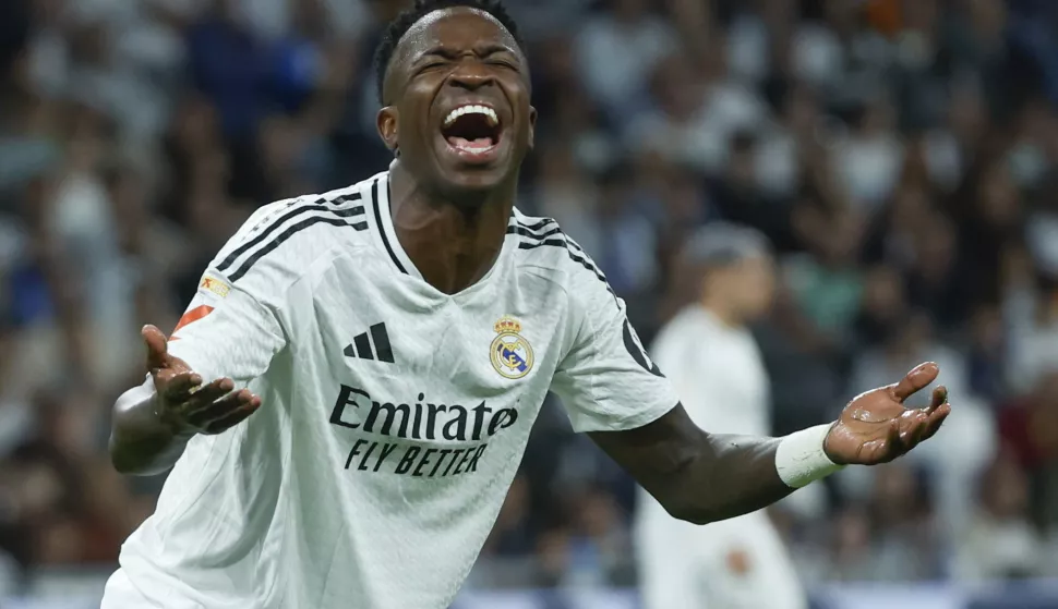 epa11622960 Real Madrid's Vinicius Junior gestures during the Spanish LaLiga soccer match between Real Madrid and Deportivo Alaves, in Madrid, Spain, 24 September 2024. EPA/Juanjo Martin