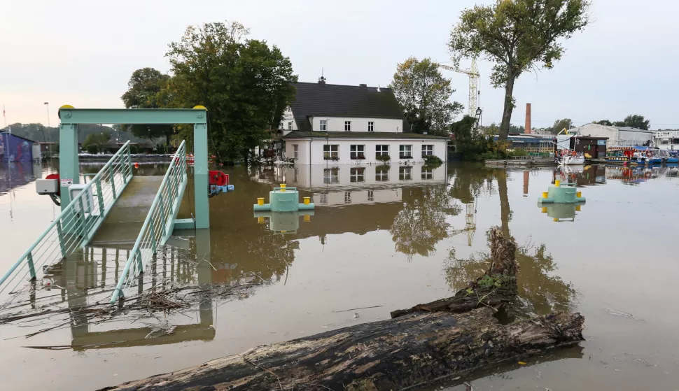 epa11620778 General view of flooded streets caused by high water levels in the Odra River in Nowa Sol, Poland, 23 September 2024. The peak wave reached the vicinity of the city on 22 September. The alarm level on the Odra in Nowa Sol was exceeded by 174 cm. Since 13 September, regions of Central and Eastern Europe have been severely affected by devastating floods caused by Storm Boris. As Poland picks itself up from the flood-caused trail of devastation, the government pledges to leave the emergency services in the most at-risk areas. EPA/LECH MUSZYNSKI POLAND OUT