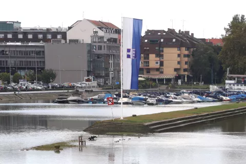 Osijek, 25. 09. 2024., Drava, rijeka Drava, Drava - vodeni val, Drava - šetnica, šetnica, promenadaSNIMIO BRUNO JOBST