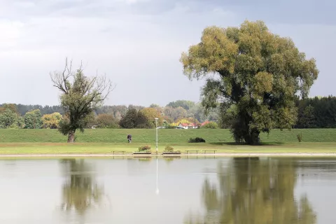 Osijek, 25. 09. 2024., Drava, rijeka Drava, Drava - vodeni val, Drava - šetnica, šetnica, promenadaSNIMIO BRUNO JOBST