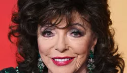 Dame Joan Collins arriving at the Vanity Fair Oscar Party, Wallis Annenberg Center for the Performing Arts. Credit: Doug Peters/EMPICS Photo: Doug Peters/PRESS ASSOCIATION