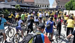 slavonija...vinkovci...11.05.2024.start vinkovacke rekreativne biciklijade "tour natur" u pjesackoj zoni; na startu, po rijecima organizatora, preko 700 biciklista;foto Gordan Panić