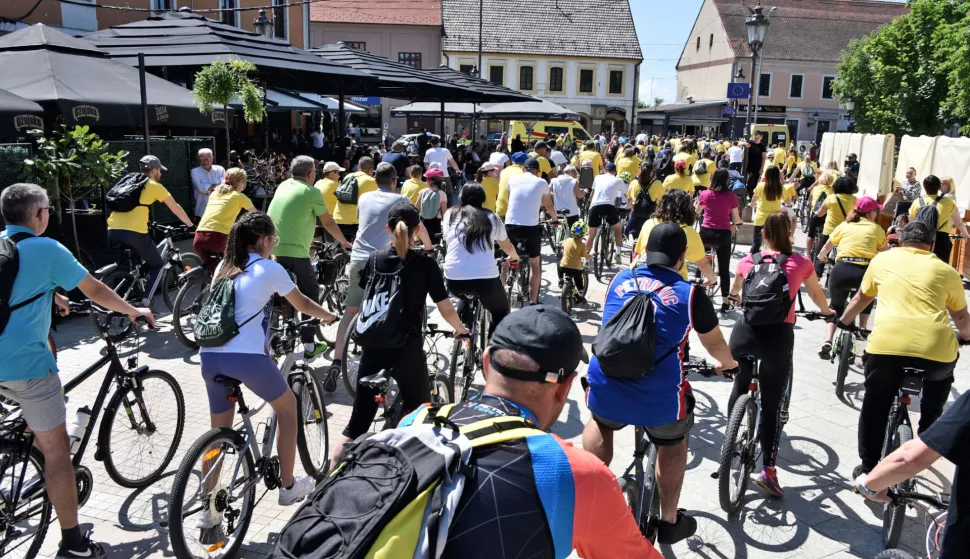 slavonija...vinkovci...11.05.2024.start vinkovacke rekreativne biciklijade "tour natur" u pjesackoj zoni; na startu, po rijecima organizatora, preko 700 biciklista;foto Gordan Panić