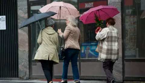 OSIJEK- 20.05.2020., Centar grada, ni kisa i promjenjivo vrijeme nije omelo Osjecane u setnji gradom, slobodnjak.Foto: Andrea Ilakovac