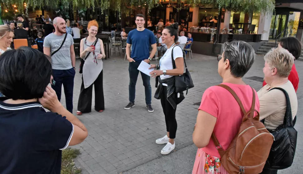 Slavonija...Vinkovci...27.09.2024.povodom Svjetskog dana turizma, TZ grada Vinkovaca organizirala besplatne turističke ture za posjetitelje i građane; vodić - Sandra Klaić;foto Gordan Panić