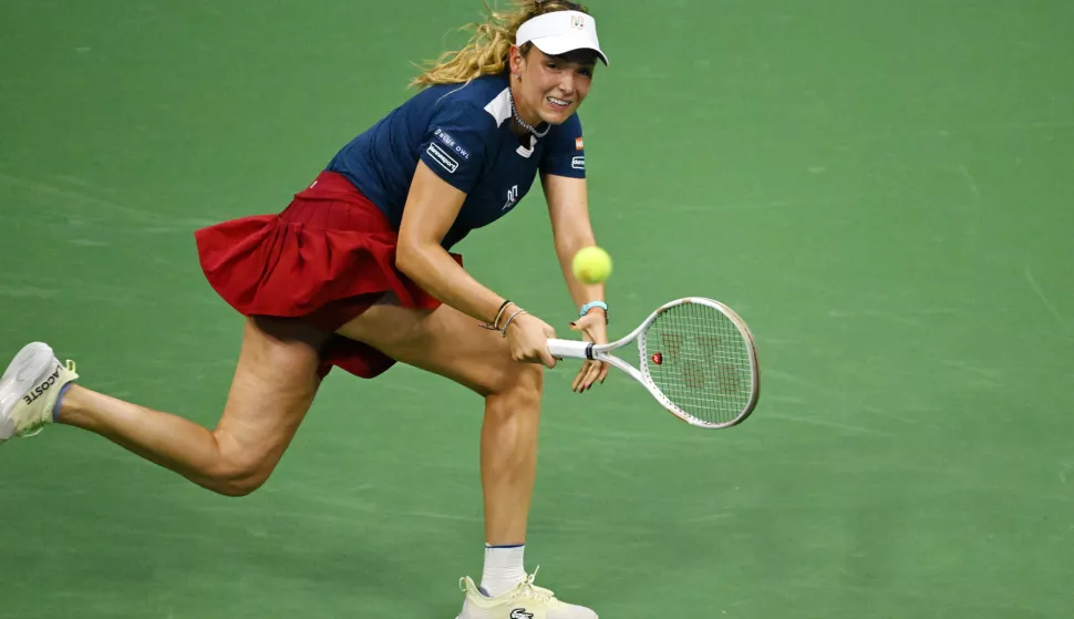 (240902) -- NEW YORK, Sept. 2, 2024 (Xinhua) -- Donna Vekic of Croatia hits a return to Zheng Qinwen of China during the women's singles 4th round match in New York, the United States, Sept. 2, 2024. (Xinhua/Li Rui) Photo: Li Rui/XINHUA