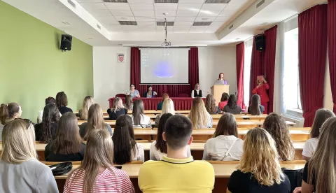 Osijek, 02. 10. 2023., Fakultet za odgojne i obrazovne znanosti; akademska godina 23/24, fakulteti, fakultet, brucosi, studenti, student, studentice, dobrodolica, uvodni govor, ilustracije, guzvaSNIMIO BRUNO JOBST