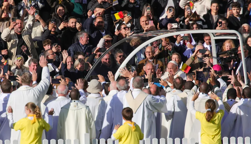 epa11631658 Pope Francis arrives at holy mass and beatification of Anne of Jesus at Heysel Stadium in Brussels, Belgium, 29 September 2024. Anne of Jesus, born Anna de Lobera, is a nun of the Order of Carmelites, born on 25 November 1545 in Medina del Campo, Spain, and died on 04 March 1621 in Brussels. Pope Francis is in Brussels on a trip to 'the heart of Europe' to discuss the continent's role in the world. The pastoral visit to Brussels, focusing on the celebrations of the 600th anniversary of the Catholic University of Leuven in Belgium, will last until 29 September. EPA/OLIVIER MATTHYS