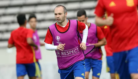 Bordeaux, 20.06.2016 - Trening nogometne reprezentacije Španjolske na stadionu Chaban Delmas u Bordeauxu pred sutrašnju utakmicu 3. kola skupine D Europskog nogometnog prvenstva u Francuskoj između reprezentacija Hrvatske i Španjolske. Na slici Andres Iniesta.foto HINA/ Damir SENČAR /ds