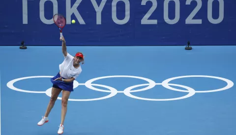 epa09366432 Donna Vekic of Croatia serves against Aryna Sabalenka of Belarus during the Women's Singles Second Round Tennis events of the Tokyo 2020 Olympic Games at the Ariake Coliseum in Tokyo, Japan, 26 July 2021. EPA/MICHAEL REYNOLDS