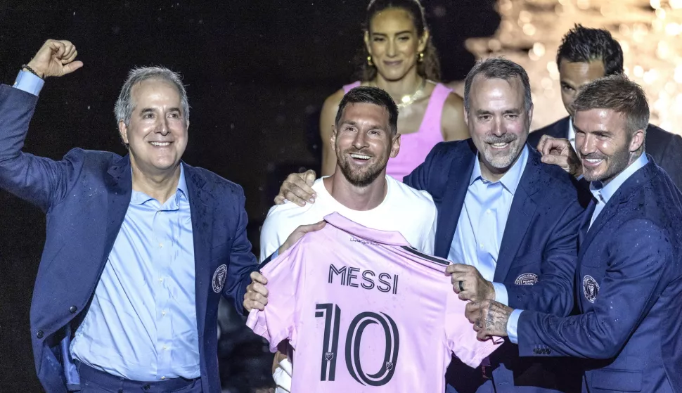 epaselect epa10750691 The Seven-time Ballon d'Or winner and World Cup Champion, Lionel Messi holds the Inter Miami CF Jersey (C) next to Inter Miami CF Managing Owner Jorge Mas (L), Jose Mas, and Inter Miami CF Co-Owner David Beckham (R) during the 'La PresentaSion' event hosted by Inter Miami CF at the Inter Miami CF and DRV PNK Stadium in Fort Lauderdale, Florida, USA, 16 July 2023. 'La PresentaSion' is an event to unveiling the team's newest signing, soccer icon Lionel Messi. EPA/CRISTOBAL HERRERA-ULASHKEVICH