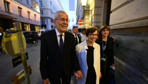 epa10233194 Austrian President Alexander Van der Bellen (L) and his wife Doris Schmidauer (R) arrive at the Media Center at the Palais Niederoesterreich during the Austrian presidential elections, in Vienna, Austria, 09 October 2022. Over six million Austrians are casting their votes to elect the next Austrian president. If no candidate achieves the outright majority, a run-off election will take place on 06 November 2022. EPA/CHRISTIAN BRUNA