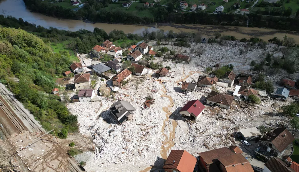 04.10.2024., Donja Jablanica, Bosna i Hercegovina - Dramaticni prizori iz zraka na Donju Jablanicu gdje se nestalim smatra 40 osoba, a iako sluzbene informacije potvrdjuju da je smrtno stradalo 14 osoba strahuje se da je broj stradalih puno veci. Photo: Denis Kapetanovic/PIXSELL