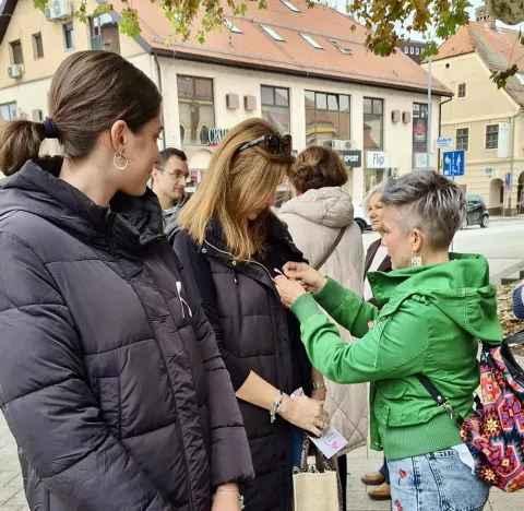 U Vinkovcima je po 15. put obilježen Dan ružičaste vrpce.