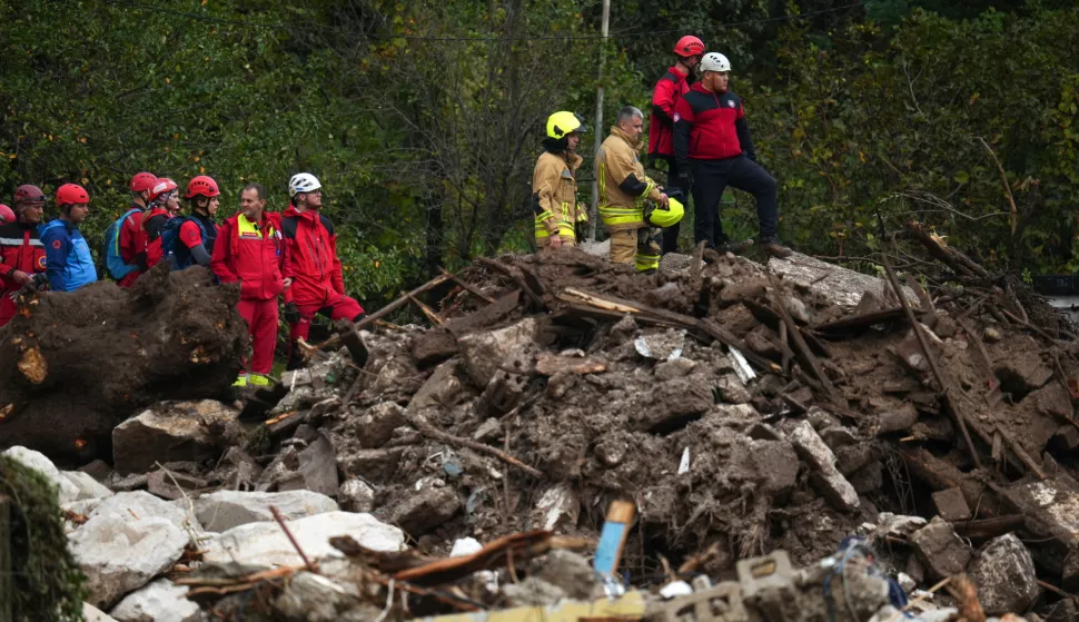 epa11643064 Relief and rescue workers asses the damage caused by the flash floods in Donja Jablanica, Bosnia and Herzegovina, 05 October 2024. Central and southern parts of Bosnia and Herzegovina were hit by a severe rainstorm on 03 October 2024, which caused widespread flooding, closing roads, cutting electricity, and disrupting telecom signals. Rescue services in Jablanica and Kiseljak reported several people missing and called for army assistance, as access to Jablanica was completely blocked due to road and rail closures. 19 fatalities due to the flash floods have been confirmed so far by the regional government of Hercegovacko-Neretvanska county. EPA/NIDAL SALJIC