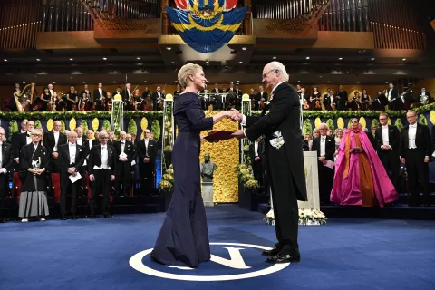 epa07221844 Nobel 2018 Prize in Chemistry laureate Frances H. Arnold (L) receives the prize from king Carl XVI Gustaf of Sweden (R) during the Nobel Prize 2018 Award Ceremony at the Concert Hall in Stockholm, Sweden, 10 December 2018. The Nobel prizes for laureates in medicine, chemistry, physics are awarded on 10 December on the anniversary of Alfred Nobel's death in 1896. There will be no prize awarded in literature this year. EPA/HENRIK MONTGOMERY SWEDEN OUT