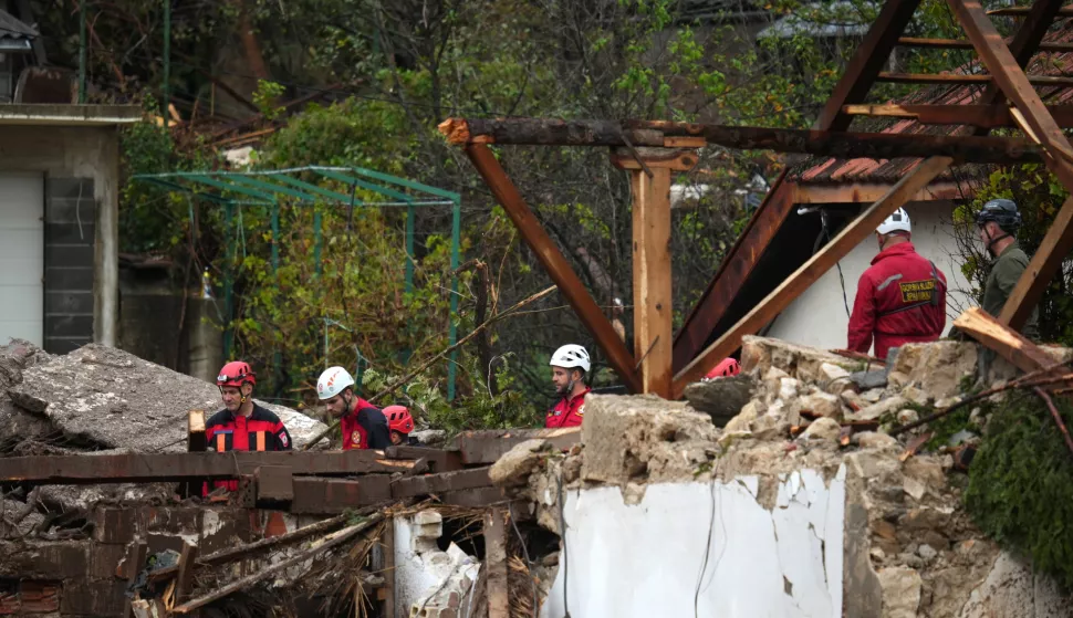 epa11642938 Relief and rescue workers asses the debris and damage caused by the flash floods in Donja Jablanica, Bosnia and Herzegovina, 05 October 2024. Central and southern parts of Bosnia and Herzegovina were hit by a severe rainstorm on 03 October 2024, which caused widespread flooding, closing roads, cutting electricity, and disrupting telecom signals. Rescue services in Jablanica and Kiseljak reported several people missing and called for army assistance, as access to Jablanica was completely blocked due to road and rail closures. 19 fatalities due to the flash floods have been confirmed so far by the regional government of Hercegovacko-Neretvanska county. EPA/NIDAL SALJIC