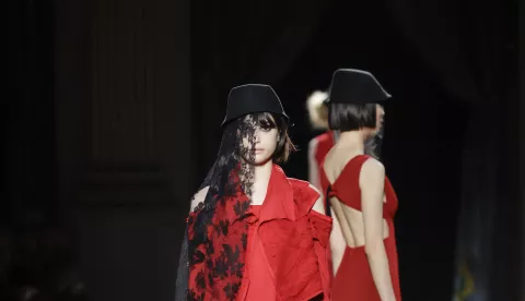 A model is seen on the catwalk at the Yohji Yamamoto fashion show during the Spring Summer 2025 Collections Fashion Show at Paris Fashion Week in Paris, France on September 27. 2024 (Photo by Jonas Gustavsson/Sipa USA) Photo: Jonas Gustavsson/SIPA USA