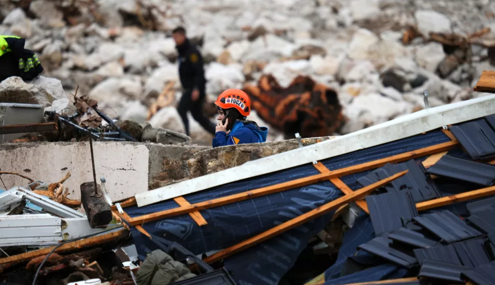 epa11642941 Relief and rescue workers asses the debris and damage caused by the flash floods in Donja Jablanica, Bosnia and Herzegovina, 05 October 2024. Central and southern parts of Bosnia and Herzegovina were hit by a severe rainstorm on 03 October 2024, which caused widespread flooding, closing roads, cutting electricity, and disrupting telecom signals. Rescue services in Jablanica and Kiseljak reported several people missing and called for army assistance, as access to Jablanica was completely blocked due to road and rail closures. 19 fatalities due to the flash floods have been confirmed so far by the regional government of Hercegovacko-Neretvanska county. EPA/NIDAL SALJIC