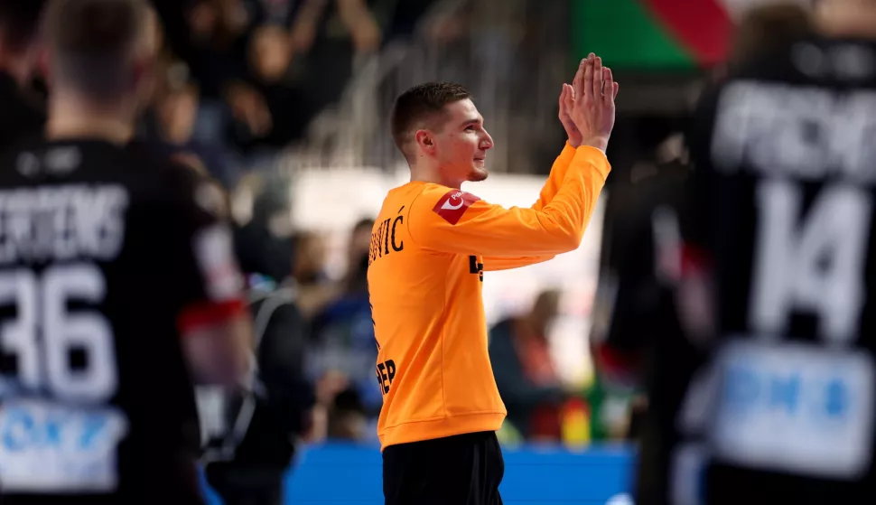 epa11102139 Croatia's goalkeeper Dominik Kuzmanovic reacts after the EHF Men's EURO 2024 Main round group 1 handball match between Germany and Croatia in Cologne, Germany, 24 January 2024. EPA/CHRISTOPHER NEUNDORF