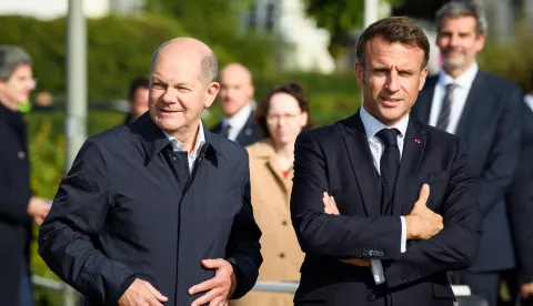 epa10911313 German Chancellor Olaf Scholz (L) and French President Emmanuel Macron (R) look on as they arrive at the river Elbe on the second day of a two-day German-French government retreat in Hamburg, Germany, 10 October 2023. French President Macron and German Chancellor Scholz met in Hamburg from 9 to 10 October, as part of a Franco-German joint cabinet meeting, aiming to increase the cooperation between the two countries. EPA/GREGOR FISCHER/POOL