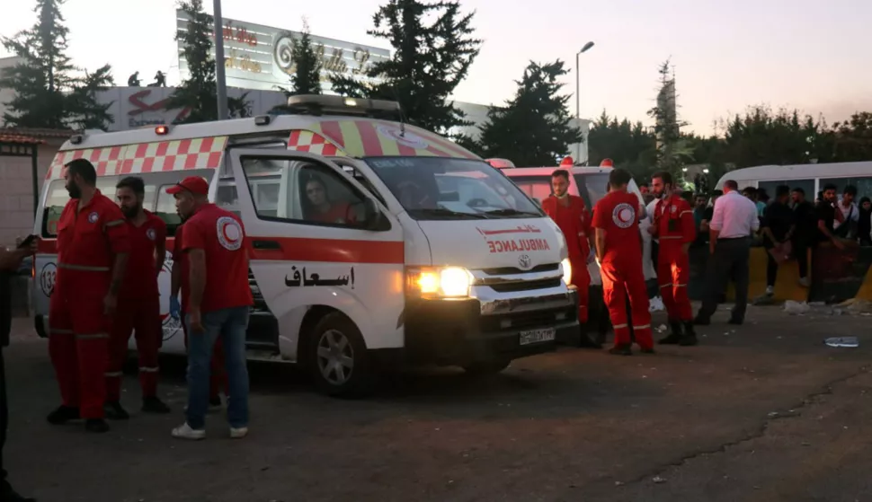 epa11624230 Ambulances and Syrian Red Crescent volunteers wait at the Masnaa Border Crossing with Lebanon, as people who fled from southern Lebanon following Israeli military strikes in recent days arrive at Jdeidat Yabous, Syria, 25 September 2024. According to Lebanon's Ministry of Health, at least 558 people have been killed, and more than 1,835 have been injured following continued Israeli airstrikes on southern Lebanese towns and villages. EPA/STR