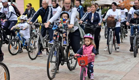 Slavonija...Vinkovci...12.10.2024.središte grada, pješačka zona; jesenska vinkovačka biciklijada "Jesenski đir"; oko 400 učesnika;foto Gordan Panić