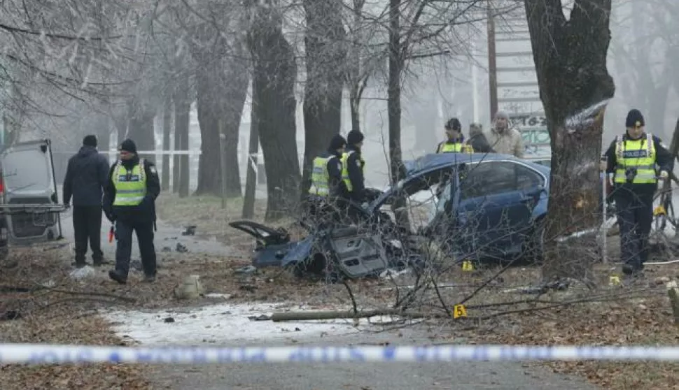 OSIJEK, 04. 01. 2020, ULICA CARA HADRIJANA KOD REMIZE, JUTROS OKO 4:50 SATI POLICIJA ZAPRIMILA POZIV O PROMETNOJ NESRECI. UVIDAJ U TIJEKU OKO 8:00 SATI. PROMETNA NESRECA, POLICIJA, UVIDAJ. PROMETNA NESRECA SA SMRTNOM POSLEJDICOM.....snimio GOJKO MITIC