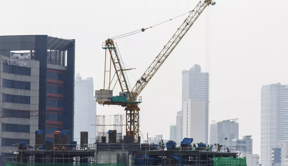 epa11651801 A construction site at the top of a building in Manila, Philippines, 10 October 2024. The World Bank projects regional economic growth of 4.8 percent in 2024 and 4.4 percent in 2025 for East Asia and the Pacific, based on the global economic update released on 10 October. The World Bank forecasts gross domestic product (GDP) growth for the Philippines at 6.0 percent in 2024 and 6.1 percent in 2025.  EPA/ROLEX DELA PENA