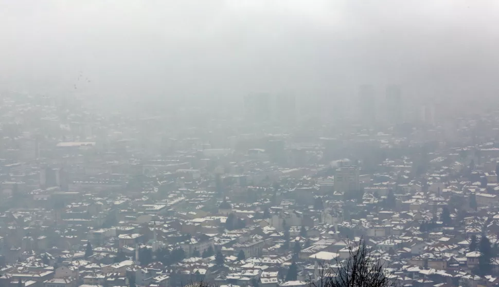 epa10502321 A general view of the surroundings of the city of Sarajevo, Bosnia and Herzegovina, 04 March 2023. With an AQI (Air Quality Index) of 161, which is labeled as 'unhealthy', the Bosinan capital is among the most polluted cities in the world, ranking in 7th place on 04 March 2023. EPA/FEHIM DEMIR