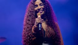 An American singer Chaka Khan, performs live on stage during the event. Love Supreme festival in Glynde Place Est Sussex. The main stage at Love Supreme Jazz Festival live performances from Chaka Khan, Kool & the Gang, Joss Stone, Galliano, and The Funk Soul Brothers who include Junior Giscombe, David Grant MBE, and Errol Kennedy. (Photo by Bonnie Britain/SOPA Images/Sipa USA) Photo: SOPA Images/SIPA USA