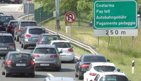 26.05.2016., Zagreb - Pojacan promet na naplatnim kuicama Lucko u smjeru mora.Photo: Borna Filic/PIXSELL------3 stupca colornovosti