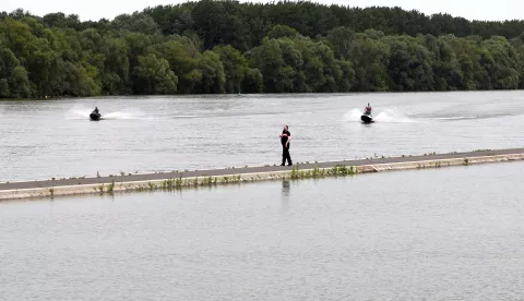 Osijek, 10. 06. 2024., Drava, vodostaj, visok vodostaj, jet skiSNIMIO BRUNO JOBST