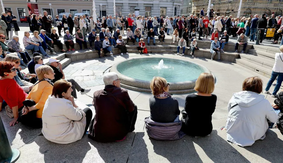 01.10.2024., Zagreb - Na Trgu bana Jelacica odrzan je prosvjed umirovljenika "Protiv siromastva" u organizaciji Bloka umirovljenici zajedno (BUZ). Photo: Patrik Macek/PIXSELL