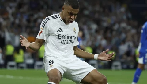 epa11622913 Real Madrid's Kylian Mbappe celebrates after scoring the 2-0 goal during the Spanish LaLiga soccer match between Real Madrid and Deportivo Alaves, in Madrid, Spain, 24 September 2024. EPA/Juanjo Martin