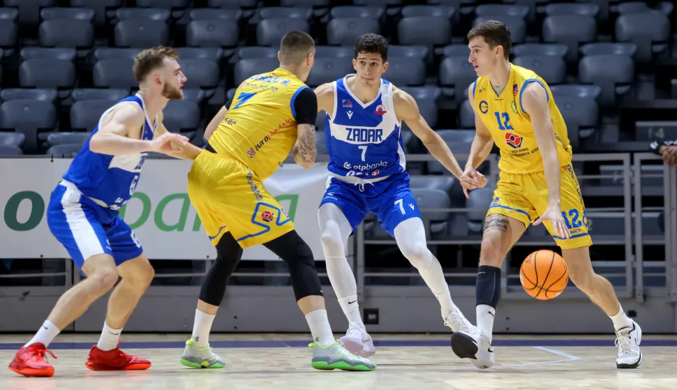 17.10.2024., Zadar - FavBet Premijer liga, 4. kolo: KK Zadar - KK Vrijednosnice Osijek Photo: Sime Zelic/PIXSELL